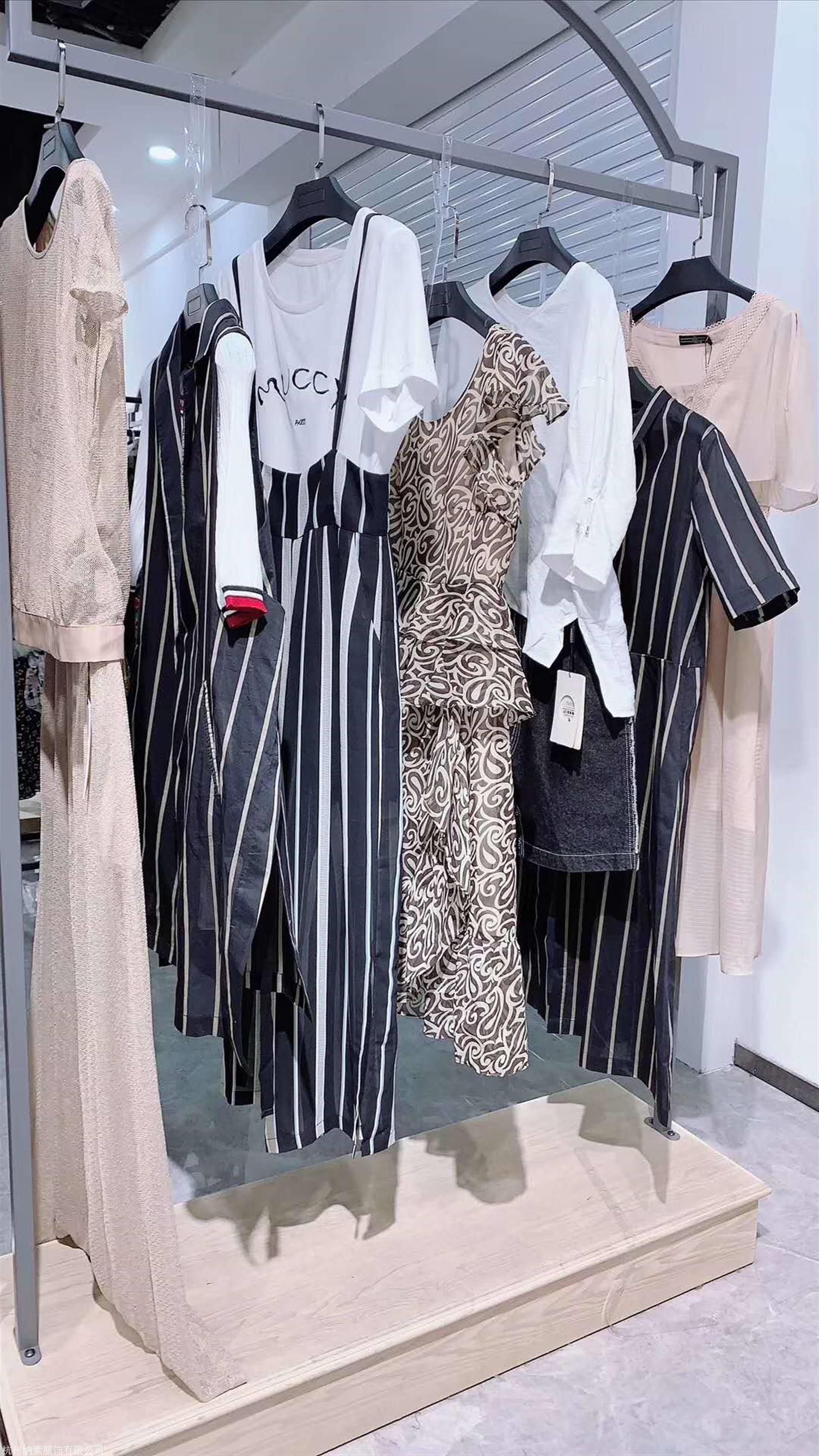 广州白马服装市场 华南服装批发的心脏与风向标